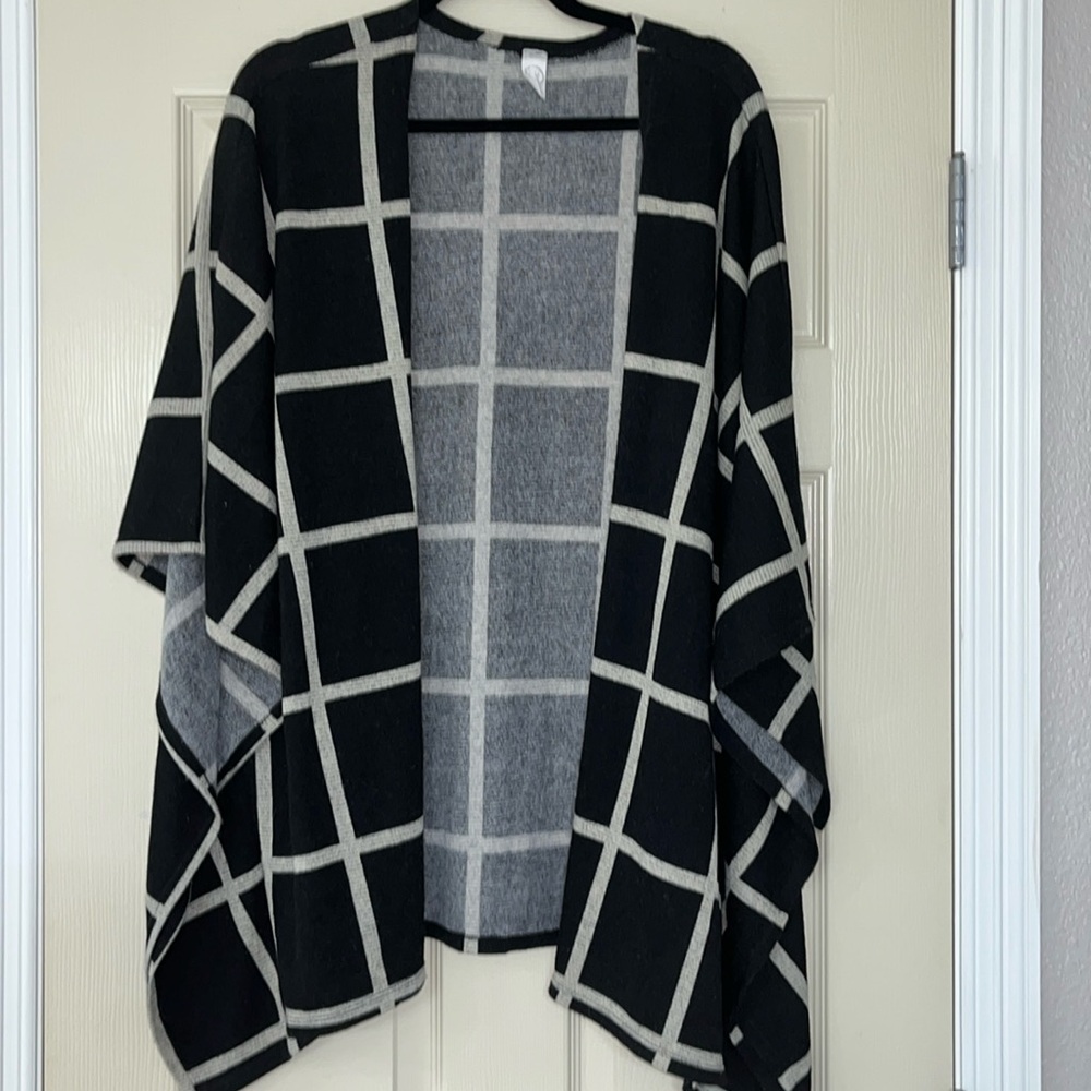 Black and White Striped Light Weight Sweater Vest